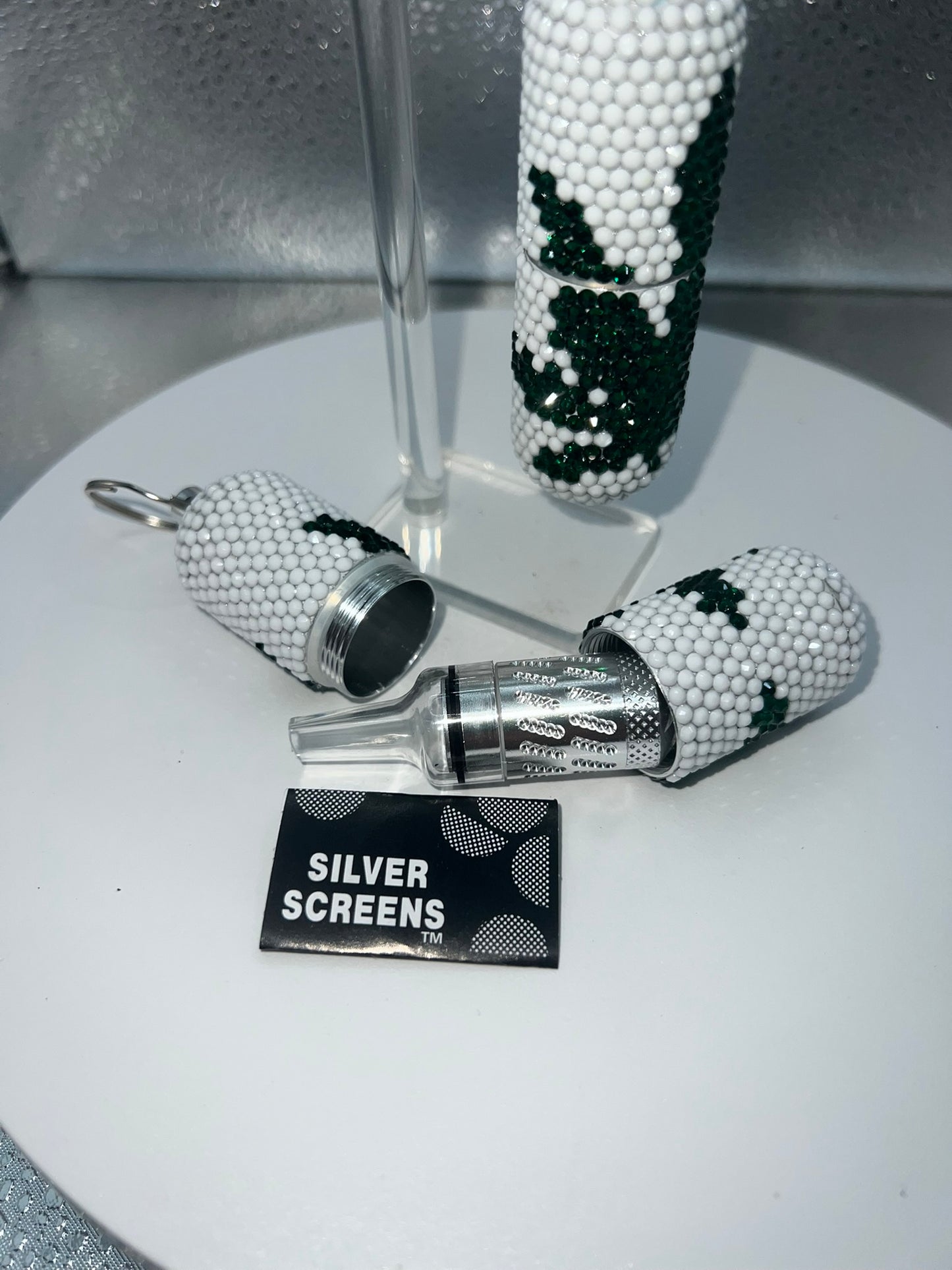 420 Leaf One Hitter Holder Keychain (White Stones)